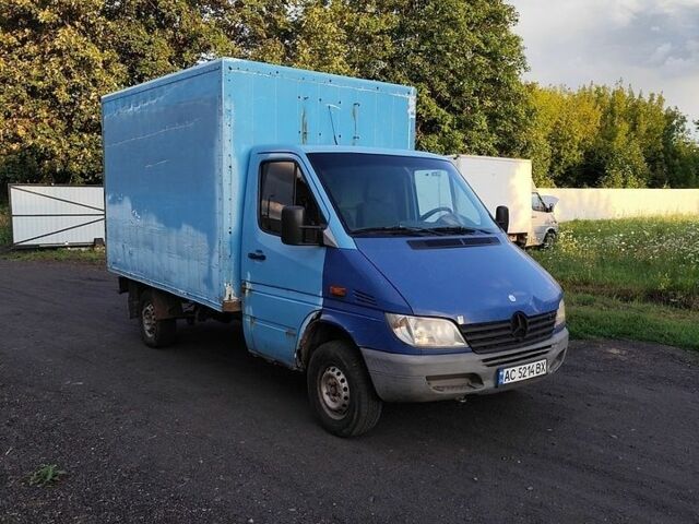 Синий Мерседес Sprinter, объемом двигателя 2.15 л и пробегом 380 тыс. км за 3500 $, фото 1 на Automoto.ua