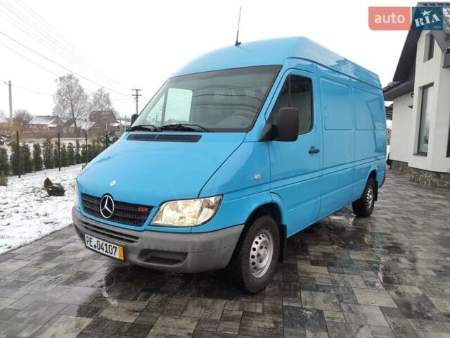 Синий Мерседес Sprinter, объемом двигателя 0 л и пробегом 228 тыс. км за 17700 $, фото 1 на Automoto.ua