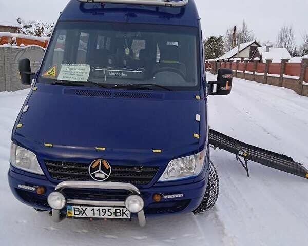 Синий Мерседес Sprinter, объемом двигателя 2.15 л и пробегом 600 тыс. км за 8500 $, фото 1 на Automoto.ua