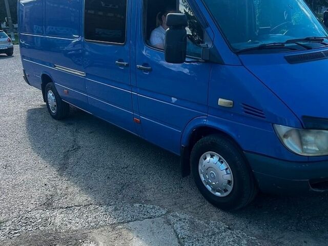 Синій Мерседес Sprinter, об'ємом двигуна 2.69 л та пробігом 300 тис. км за 10300 $, фото 1 на Automoto.ua