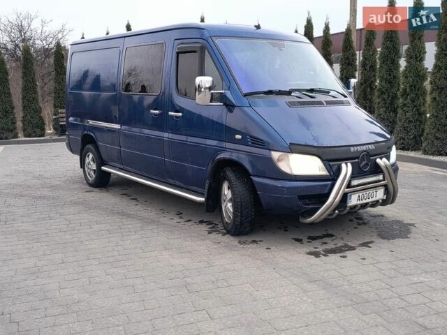 Синий Мерседес Sprinter, объемом двигателя 2.69 л и пробегом 585 тыс. км за 8999 $, фото 1 на Automoto.ua