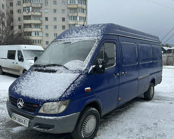 Синій Мерседес Sprinter, об'ємом двигуна 2.1 л та пробігом 100 тис. км за 6500 $, фото 1 на Automoto.ua