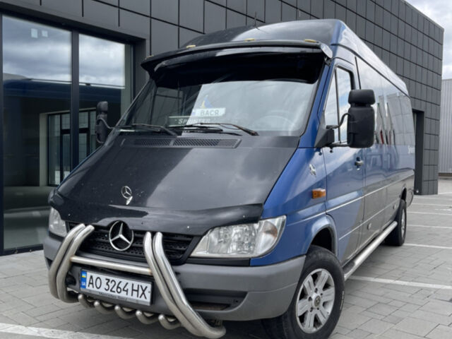 Синий Мерседес Sprinter, объемом двигателя 2.69 л и пробегом 380 тыс. км за 9800 $, фото 1 на Automoto.ua