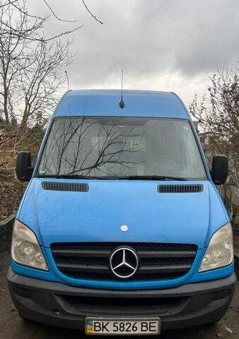 Синий Мерседес Sprinter, объемом двигателя 0 л и пробегом 445 тыс. км за 7500 $, фото 1 на Automoto.ua