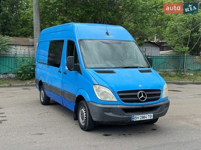 Синий Мерседес Sprinter, объемом двигателя 2.15 л и пробегом 400 тыс. км за 7500 $, фото 1 на Automoto.ua