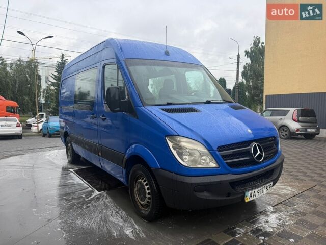 Синий Мерседес Sprinter, объемом двигателя 2.2 л и пробегом 500 тыс. км за 7000 $, фото 1 на Automoto.ua