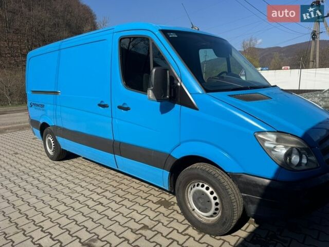Синий Мерседес Sprinter, объемом двигателя 2.2 л и пробегом 380 тыс. км за 11500 $, фото 1 на Automoto.ua