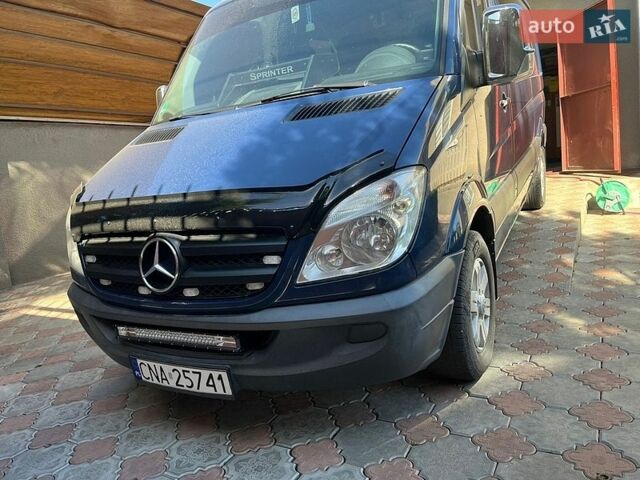 Синий Мерседес Sprinter, объемом двигателя 0 л и пробегом 300 тыс. км за 14000 $, фото 1 на Automoto.ua