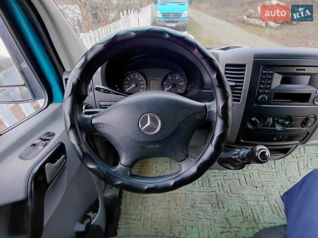 Синий Мерседес Sprinter, объемом двигателя 2.2 л и пробегом 253 тыс. км за 16000 $, фото 1 на Automoto.ua