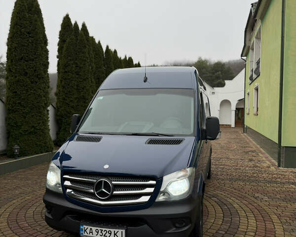 Синий Мерседес Sprinter, объемом двигателя 2.14 л и пробегом 334 тыс. км за 17300 $, фото 1 на Automoto.ua