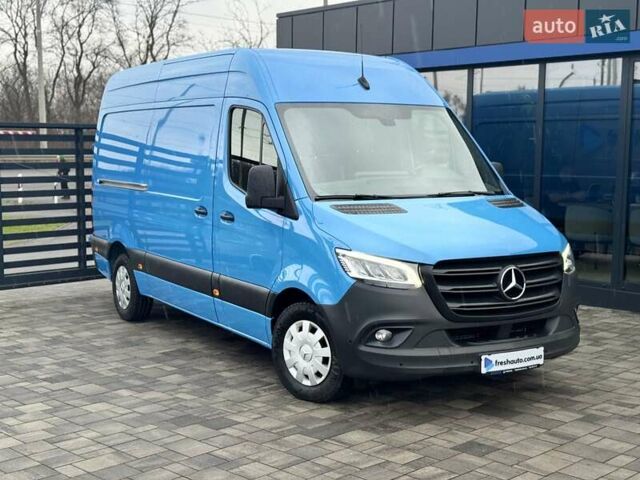 Синий Мерседес Sprinter, объемом двигателя 2.2 л и пробегом 331 тыс. км за 26900 $, фото 1 на Automoto.ua