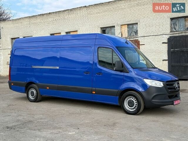 Синий Мерседес Sprinter, объемом двигателя 0 л и пробегом 229 тыс. км за 26600 $, фото 1 на Automoto.ua