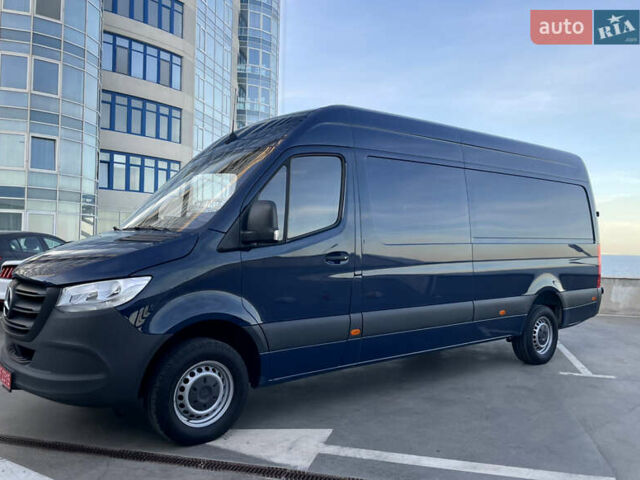 Синий Мерседес Sprinter, объемом двигателя 2.2 л и пробегом 318 тыс. км за 25500 $, фото 1 на Automoto.ua