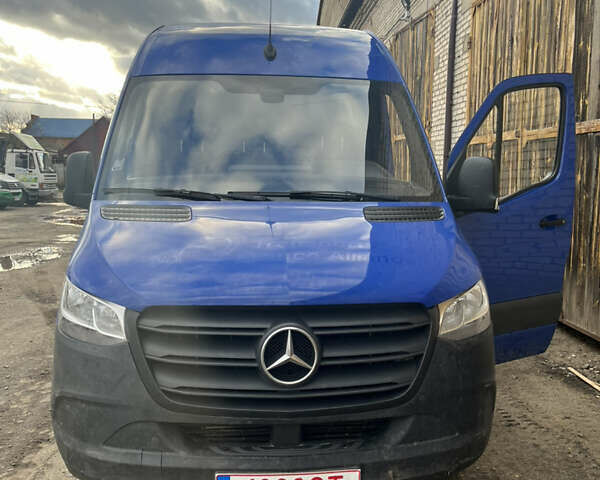 Синий Мерседес Sprinter, объемом двигателя 0 л и пробегом 228 тыс. км за 18300 $, фото 1 на Automoto.ua