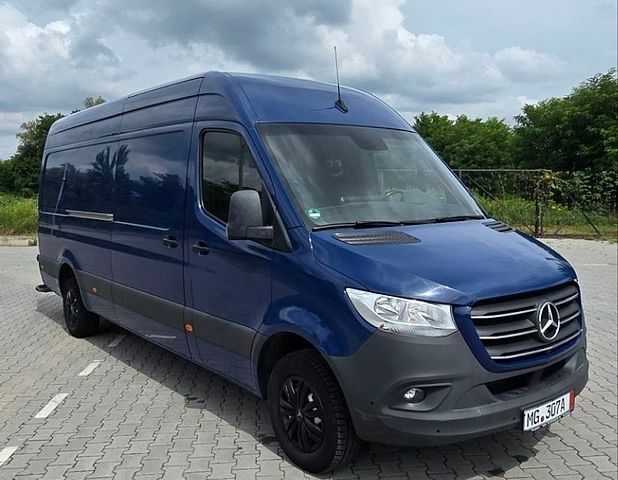 Синий Мерседес Sprinter, объемом двигателя 1.95 л и пробегом 214 тыс. км за 38500 $, фото 1 на Automoto.ua