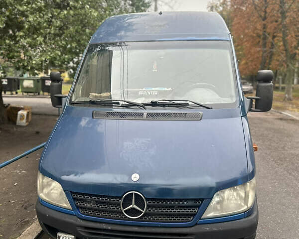 Синий Мерседес Sprinter, объемом двигателя 2.15 л и пробегом 220 тыс. км за 6900 $, фото 1 на Automoto.ua