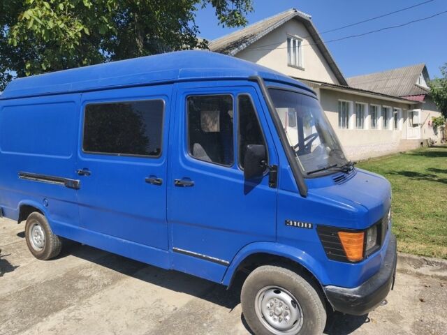 Синий Мерседес Sprinter, объемом двигателя 3 л и пробегом 650 тыс. км за 3200 $, фото 1 на Automoto.ua
