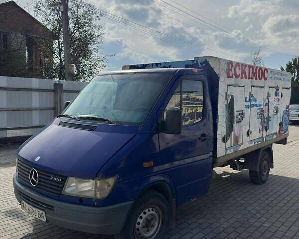 Синий Мерседес Sprinter, объемом двигателя 2.9 л и пробегом 350 тыс. км за 4400 $, фото 1 на Automoto.ua