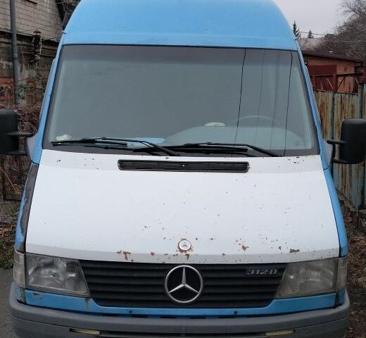 Синий Мерседес Sprinter, объемом двигателя 2.9 л и пробегом 890 тыс. км за 5000 $, фото 1 на Automoto.ua