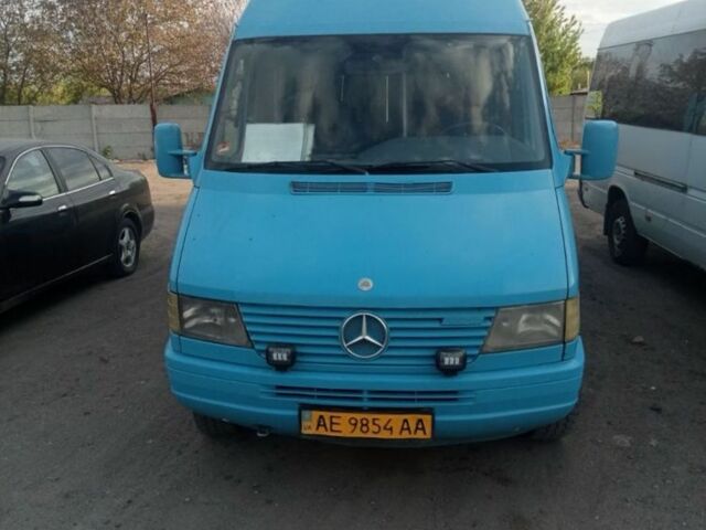 Синий Мерседес Sprinter, объемом двигателя 2.9 л и пробегом 500 тыс. км за 6000 $, фото 1 на Automoto.ua