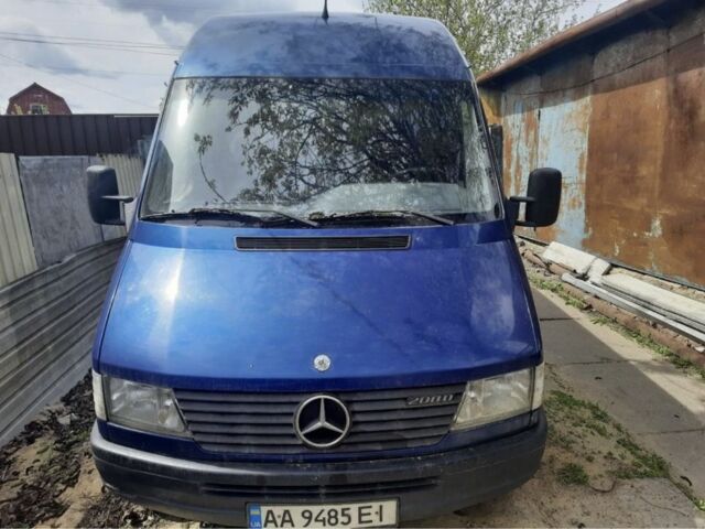 Синий Мерседес Sprinter, объемом двигателя 2.3 л и пробегом 557 тыс. км за 5100 $, фото 1 на Automoto.ua