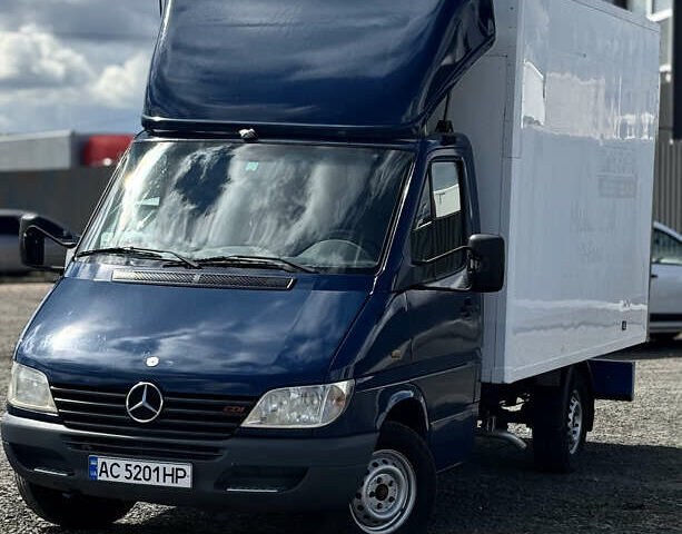 Синий Мерседес Sprinter, объемом двигателя 2.2 л и пробегом 300 тыс. км за 11900 $, фото 1 на Automoto.ua