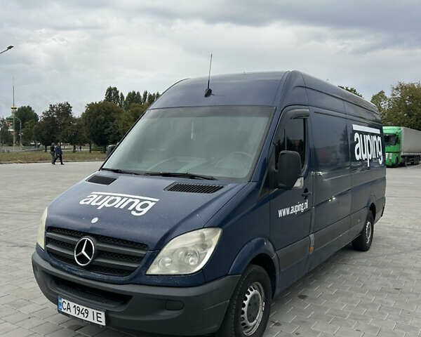 Синий Мерседес Sprinter, объемом двигателя 2.2 л и пробегом 607 тыс. км за 10400 $, фото 1 на Automoto.ua