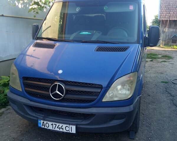 Синий Мерседес Sprinter, объемом двигателя 2.2 л и пробегом 490 тыс. км за 8200 $, фото 1 на Automoto.ua