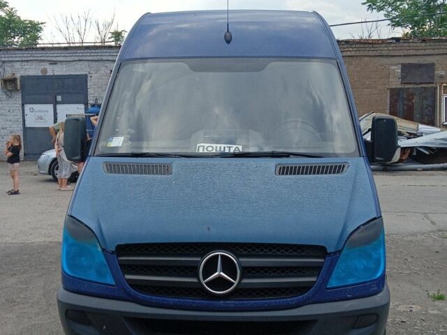 Синий Мерседес Sprinter, объемом двигателя 2.1 л и пробегом 533 тыс. км за 8900 $, фото 1 на Automoto.ua