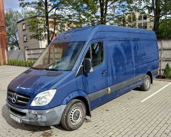 Синий Мерседес Sprinter, объемом двигателя 2.15 л и пробегом 265 тыс. км за 15000 $, фото 1 на Automoto.ua