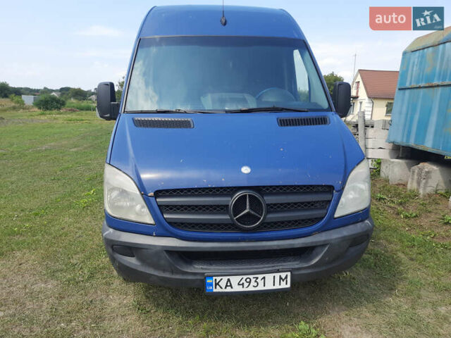 Синий Мерседес Sprinter, объемом двигателя 2.14 л и пробегом 460 тыс. км за 9500 $, фото 1 на Automoto.ua