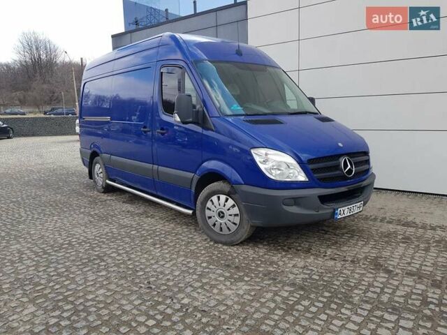 Синий Мерседес Sprinter, объемом двигателя 2.2 л и пробегом 342 тыс. км за 12000 $, фото 1 на Automoto.ua