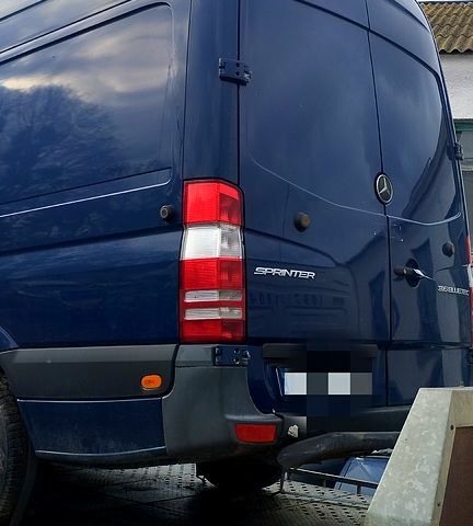 Синий Мерседес Sprinter, объемом двигателя 2.1 л и пробегом 410 тыс. км за 10000 $, фото 1 на Automoto.ua