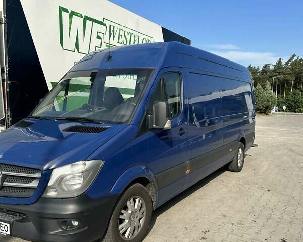 Синий Мерседес Sprinter, объемом двигателя 2.2 л и пробегом 449 тыс. км за 17900 $, фото 1 на Automoto.ua