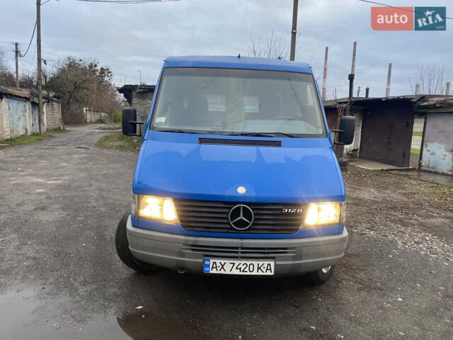 Синий Мерседес Sprinter, объемом двигателя 2.87 л и пробегом 300 тыс. км за 4500 $, фото 1 на Automoto.ua