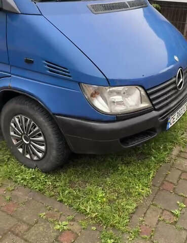 Синий Мерседес Sprinter, объемом двигателя 2.7 л и пробегом 100 тыс. км за 5500 $, фото 1 на Automoto.ua
