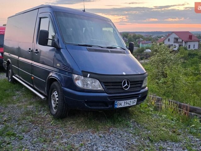 Синий Мерседес Sprinter, объемом двигателя 2.69 л и пробегом 220 тыс. км за 7900 $, фото 1 на Automoto.ua
