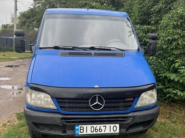 Синий Мерседес Sprinter, объемом двигателя 2.15 л и пробегом 350 тыс. км за 8950 $, фото 1 на Automoto.ua