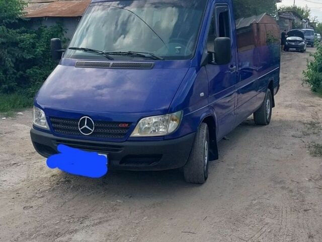 Синий Мерседес Sprinter, объемом двигателя 2.2 л и пробегом 436 тыс. км за 9000 $, фото 1 на Automoto.ua
