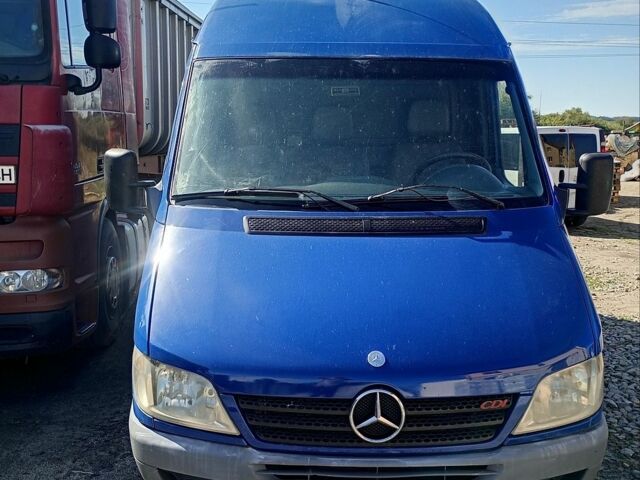 Синий Мерседес Sprinter, объемом двигателя 2.2 л и пробегом 339 тыс. км за 8300 $, фото 1 на Automoto.ua