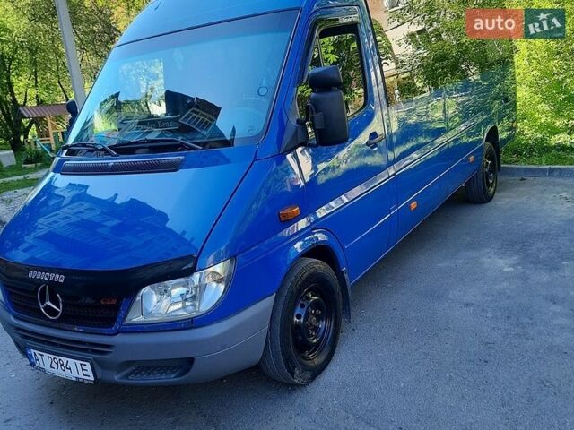 Синий Мерседес Sprinter, объемом двигателя 2.69 л и пробегом 280 тыс. км за 12000 $, фото 1 на Automoto.ua