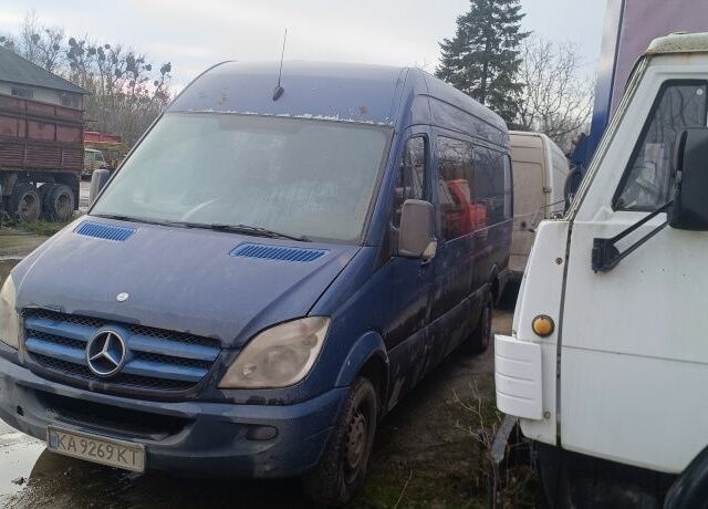 Синий Мерседес Sprinter, объемом двигателя 2.1 л и пробегом 400 тыс. км за 6999 $, фото 1 на Automoto.ua