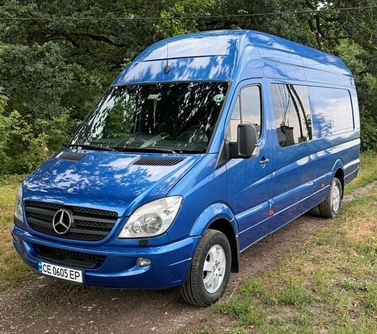 Синий Мерседес Sprinter, объемом двигателя 2.99 л и пробегом 565 тыс. км за 20000 $, фото 1 на Automoto.ua