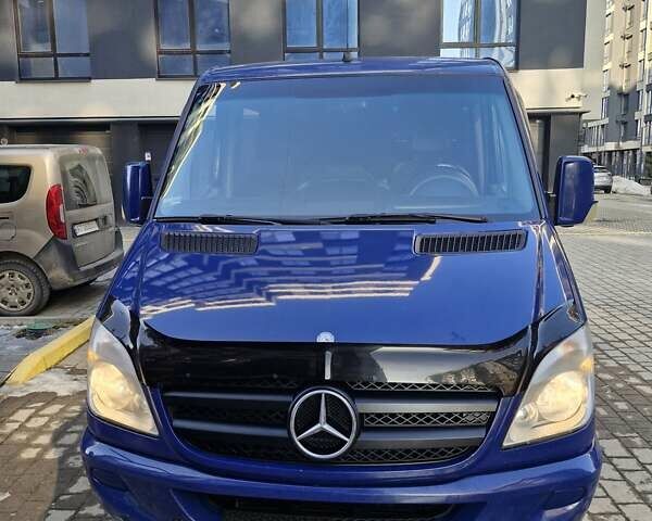 Синий Мерседес Sprinter, объемом двигателя 2.99 л и пробегом 426 тыс. км за 14900 $, фото 1 на Automoto.ua