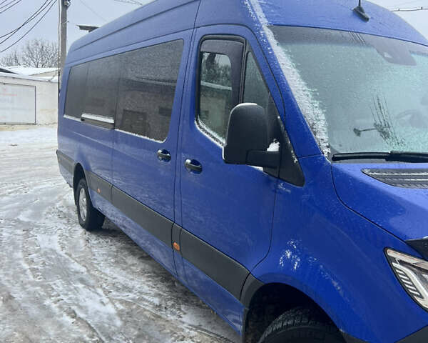 Синій Мерседес Sprinter, об'ємом двигуна 2.99 л та пробігом 328 тис. км за 73946 $, фото 1 на Automoto.ua
