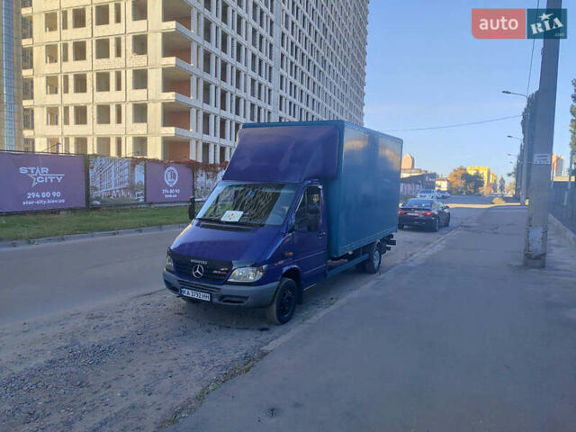 Синий Мерседес Sprinter, объемом двигателя 2.15 л и пробегом 560 тыс. км за 7000 $, фото 1 на Automoto.ua