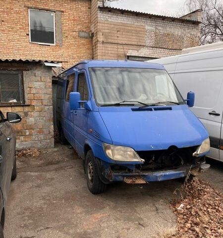 Синий Мерседес Sprinter, объемом двигателя 2.15 л и пробегом 260 тыс. км за 1000 $, фото 1 на Automoto.ua