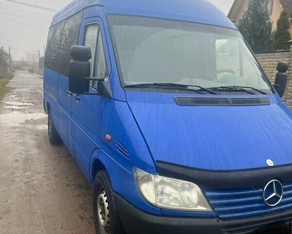 Синий Мерседес Sprinter, объемом двигателя 2.2 л и пробегом 387 тыс. км за 9000 $, фото 1 на Automoto.ua