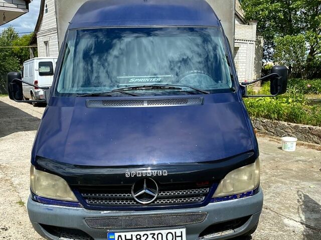 Синий Мерседес Sprinter, объемом двигателя 2.2 л и пробегом 667 тыс. км за 7500 $, фото 1 на Automoto.ua