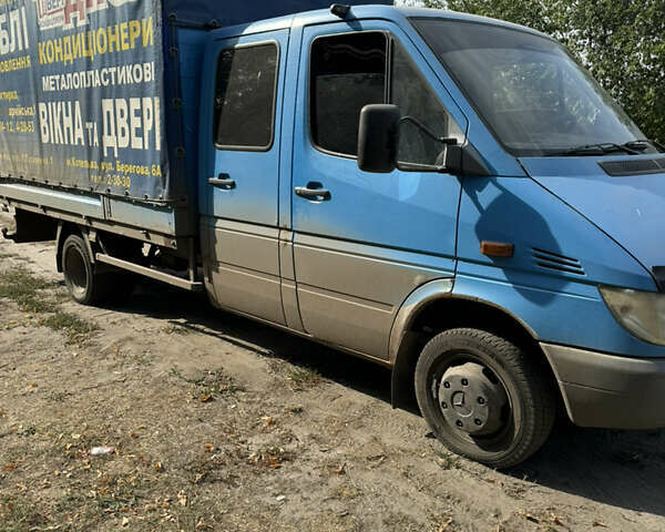 Синий Мерседес Sprinter, объемом двигателя 2.15 л и пробегом 560 тыс. км за 10000 $, фото 1 на Automoto.ua